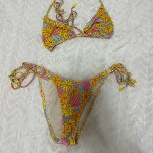 brand new triangl vinca sky floral velvet bikini set size S